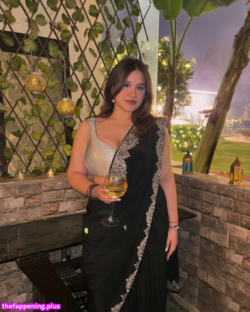 Aadhira Krishna / aadhirakrishna Çıplak OnlyFans Fotoğrafı #17