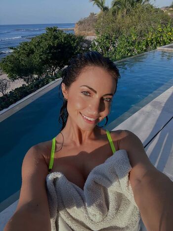 Full leaked Alannalouise private onlyfans photo