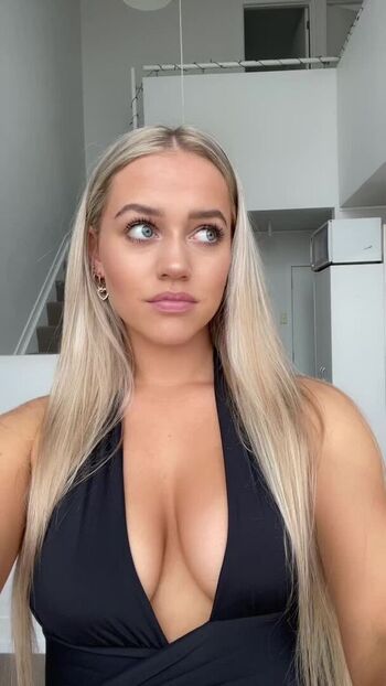 Full leaked Amelia hinton white page private onlyfans photo