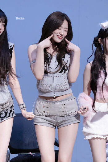 An Yujin 안유진 |