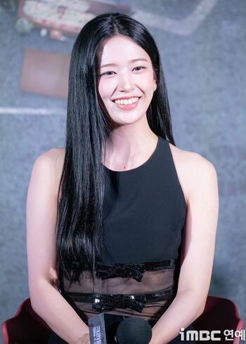 An Yujin 안유진 |