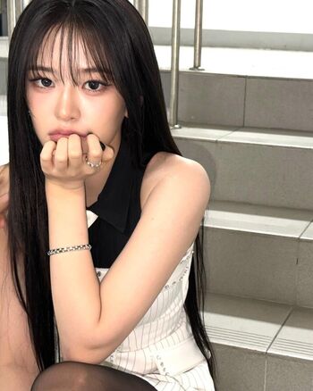 An Yujin 안유진 |