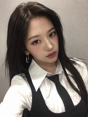 An Yujin 안유진 |