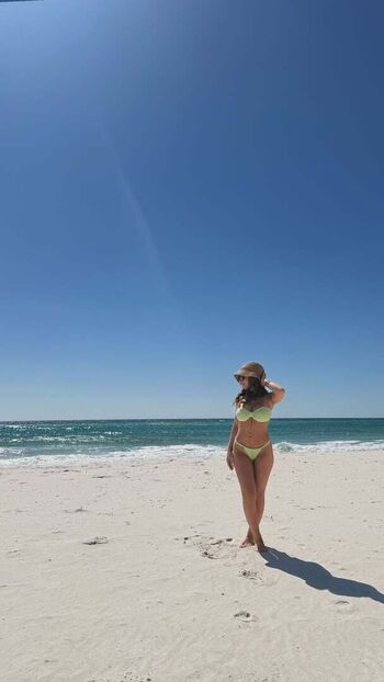 Full leaked Ariana white page private onlyfans photo