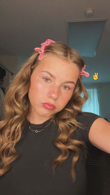 Full leaked Ariana white page private onlyfans photo