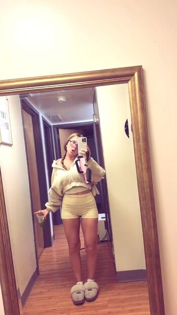 Full leaked Ariana white page private onlyfans photo