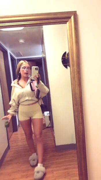 Full leaked Ariana white page private onlyfans photo