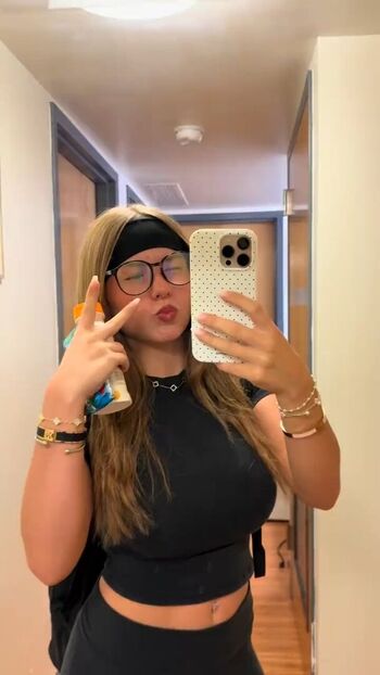 Full leaked Ariana white page private onlyfans photo