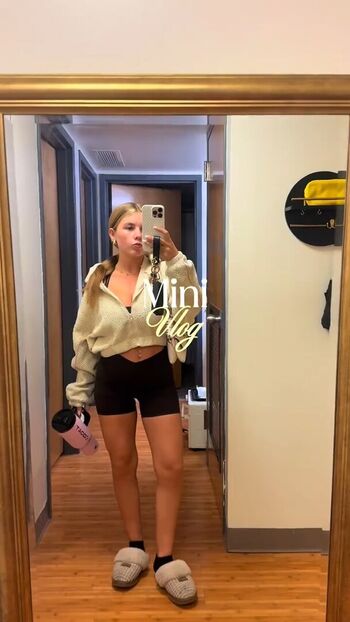 Full leaked Ariana white page private onlyfans photo