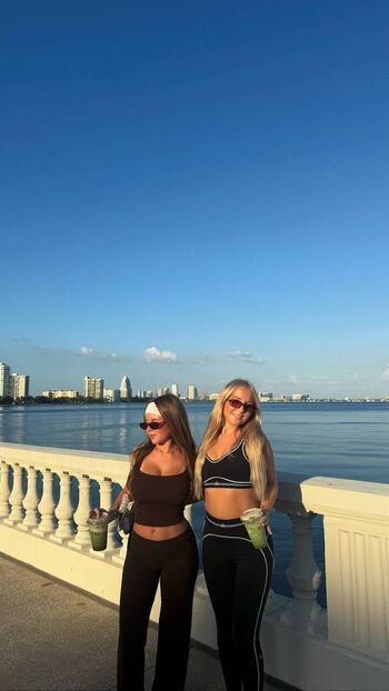 Full leaked Ariana white page private onlyfans photo