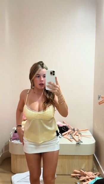 Full leaked Ariana white page private onlyfans photo