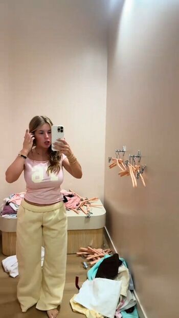 Full leaked Ariana white page private onlyfans photo