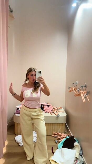 Full leaked Ariana white page private onlyfans photo