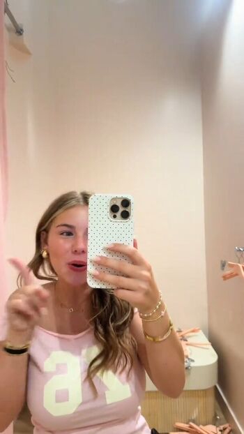 Full leaked Ariana white page private onlyfans photo