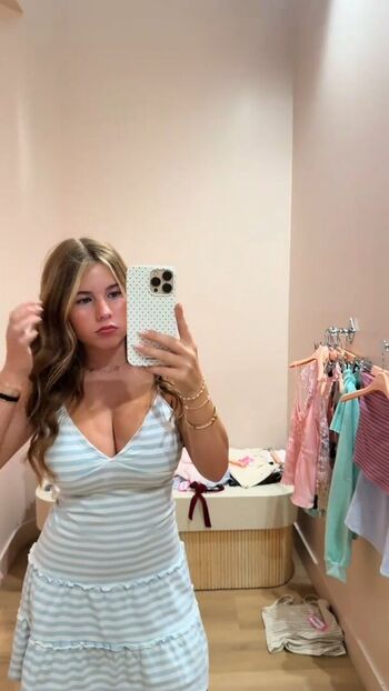 Full leaked Ariana white page private onlyfans photo