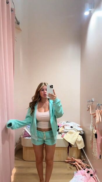 Full leaked Ariana white page private onlyfans photo