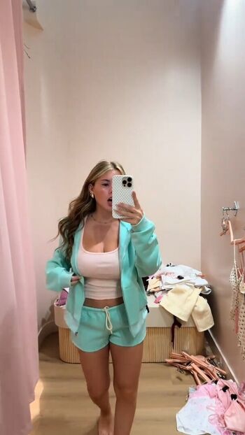 Full leaked Ariana white page private onlyfans photo