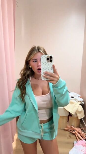 Full leaked Ariana white page private onlyfans photo