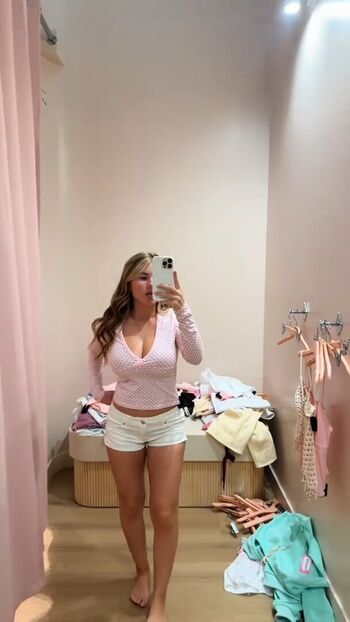 Full leaked Ariana white page private onlyfans photo