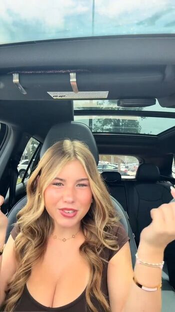 Full leaked Ariana white page private onlyfans photo