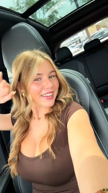 Full leaked Ariana white page private onlyfans photo