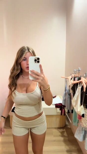 Full leaked Ariana white page private onlyfans photo