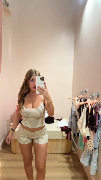 Full leaked Ariana white page private onlyfans photo