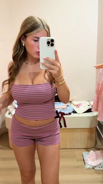 Full leaked Ariana white page private onlyfans photo