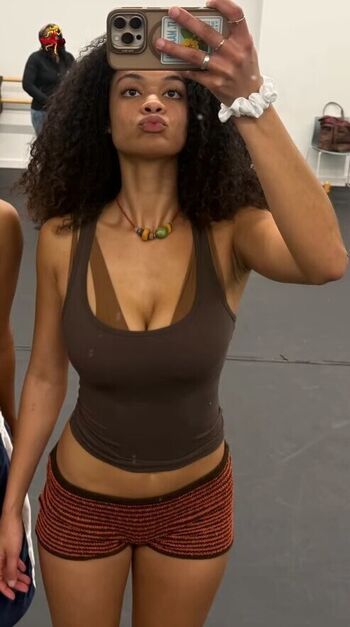 Full leaked Artsynya private onlyfans photo