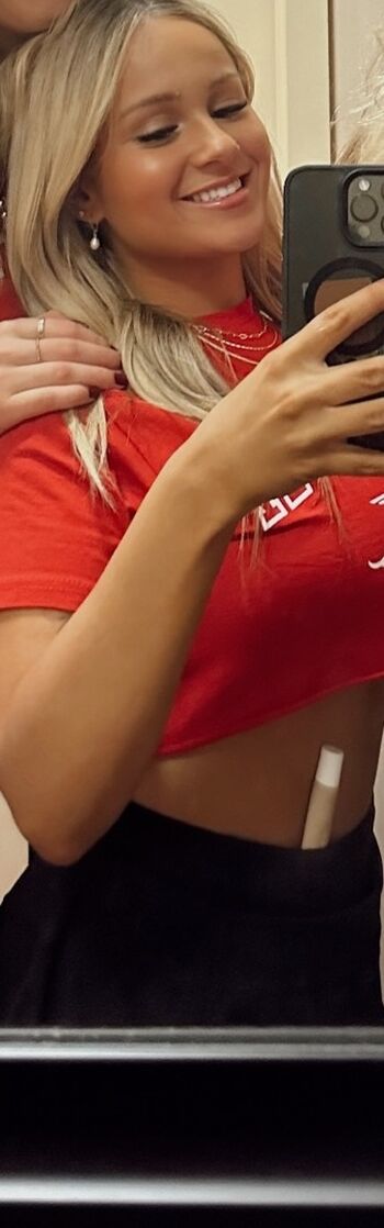 Full leaked Cindy/ private onlyfans photo