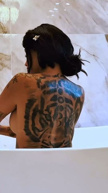 Full leaked Joiamour/ private onlyfans photo