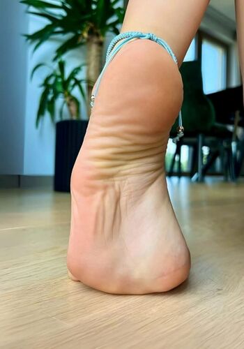 Full leaked Bare feet page private onlyfans photo