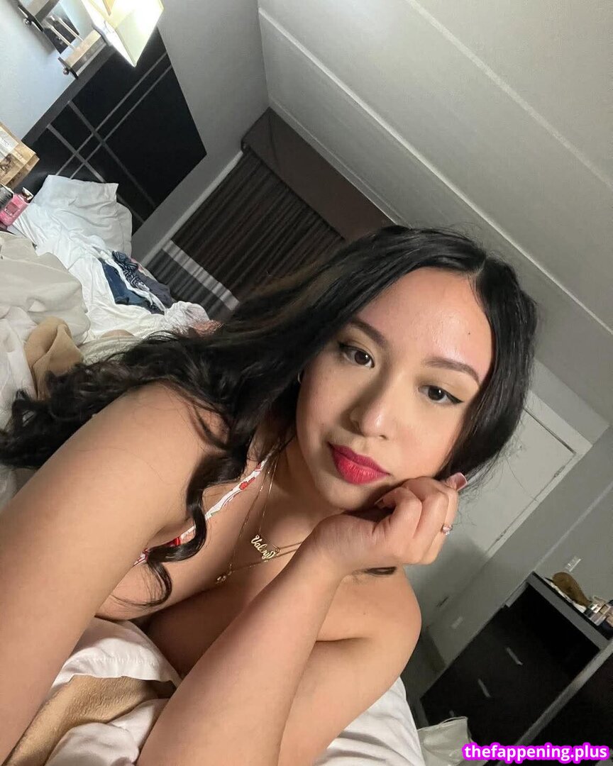 Bbygloo / Val Gomez Naken OnlyFans Foto #1