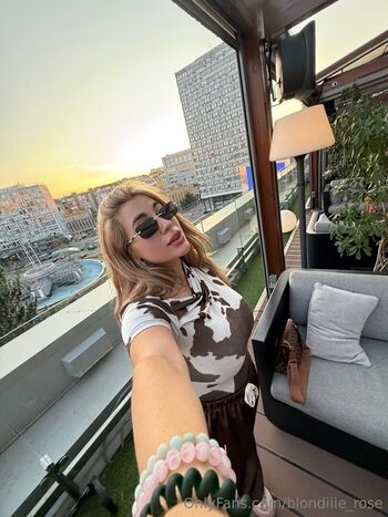 blondiiie_rose