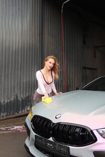 Blondinka Drive Angelina