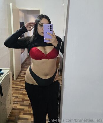 brunettejulieta