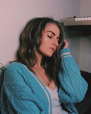 Caitlin Marie Reacts