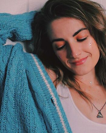 Caitlin Marie Reacts