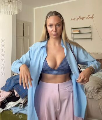 Full leaked Caramella private onlyfans photo