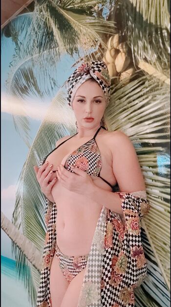 Full leaked Carlotta champagne private onlyfans photo