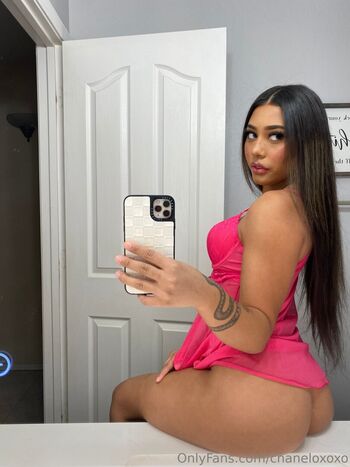 chaneloxoxo