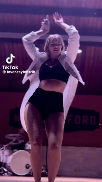 Charity Eden / Taylor Swift Impersonator