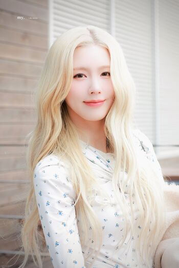 Cho Mi-yeon (Miyeon) - i-dle [(G)I-dle]