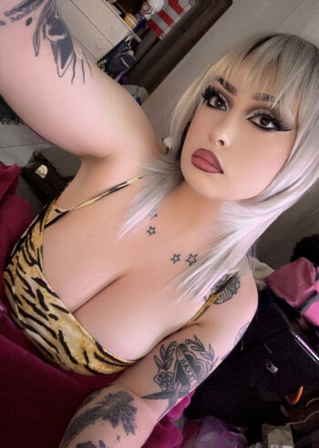 Full leaked Juicyeella/ private onlyfans photo