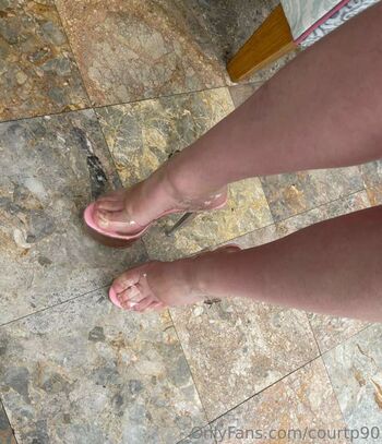 Full leaked Courtney pose private onlyfans photo