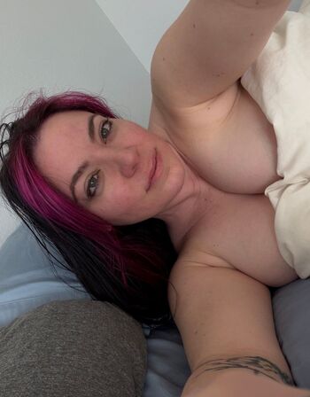 Full leaked Curvyllama private onlyfans photo