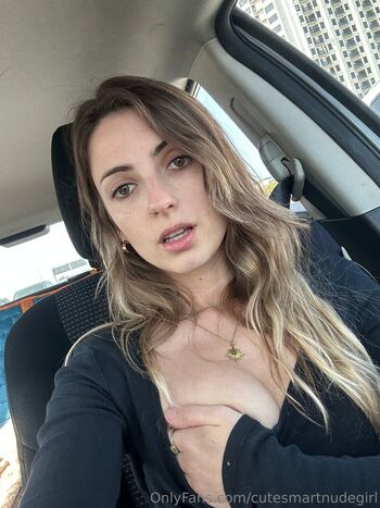 cutesmartnudegirl
