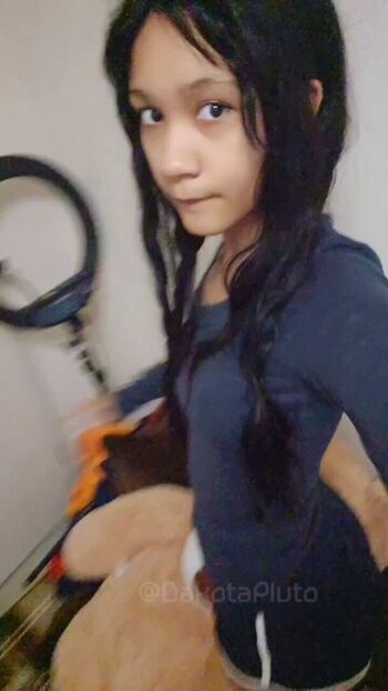 Full leaked Dakotapluto private onlyfans photo