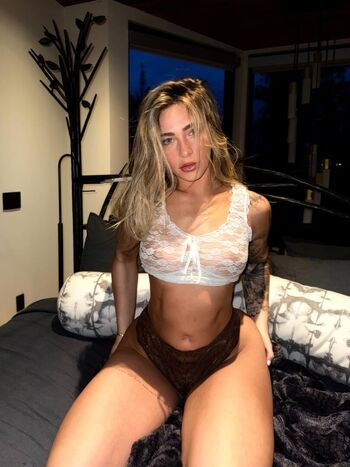 Danielle Cooper / danicooppss