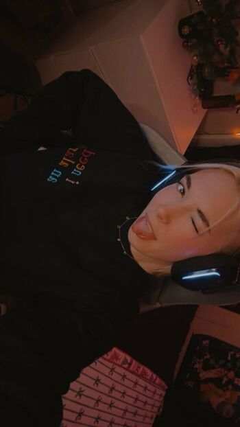 Full leaked Defnotdes private onlyfans photo